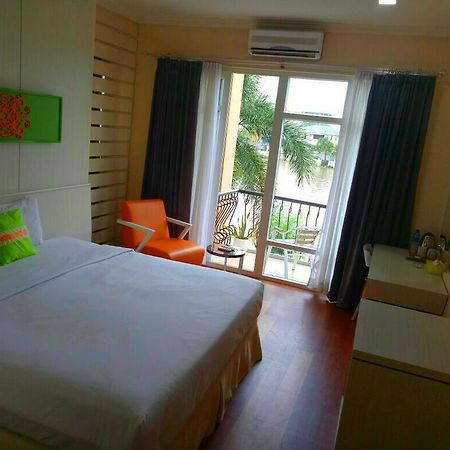 Hotel Victoria River View Banjarmasin  Εξωτερικό φωτογραφία