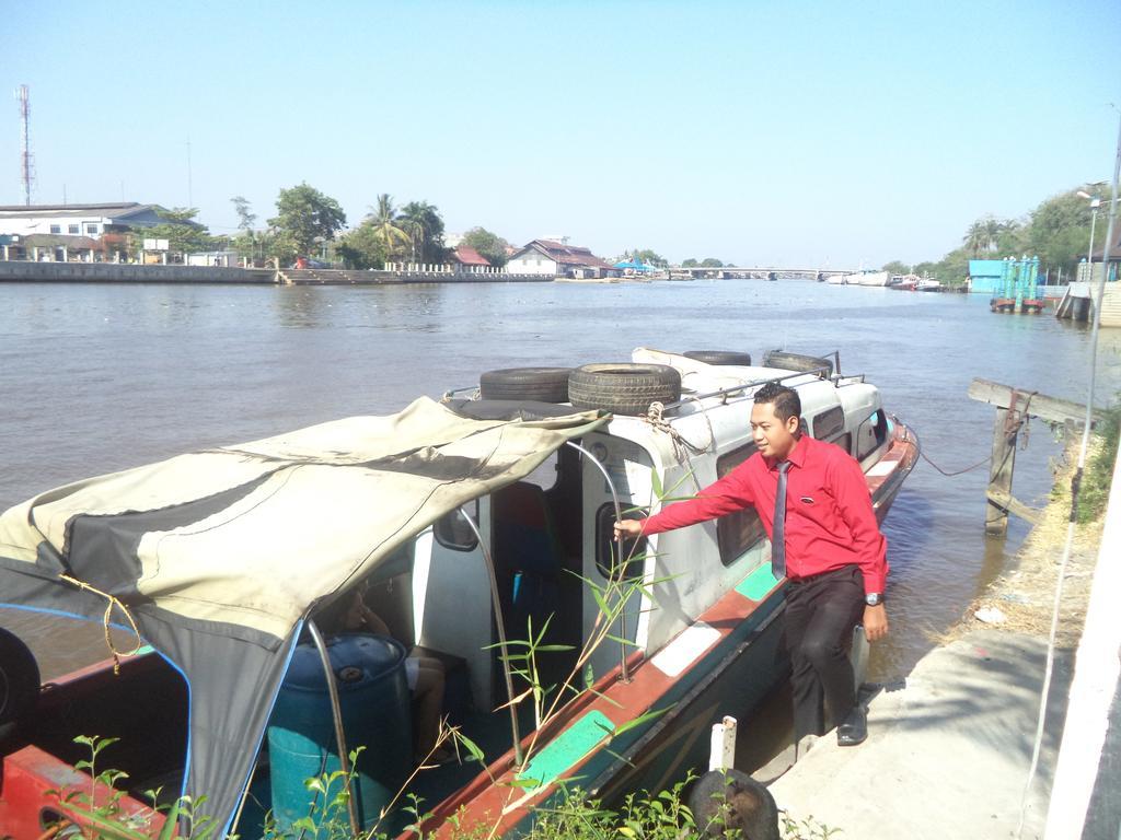 Hotel Victoria River View Banjarmasin  Εξωτερικό φωτογραφία