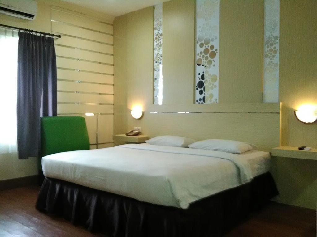 Hotel Victoria River View Banjarmasin  Εξωτερικό φωτογραφία